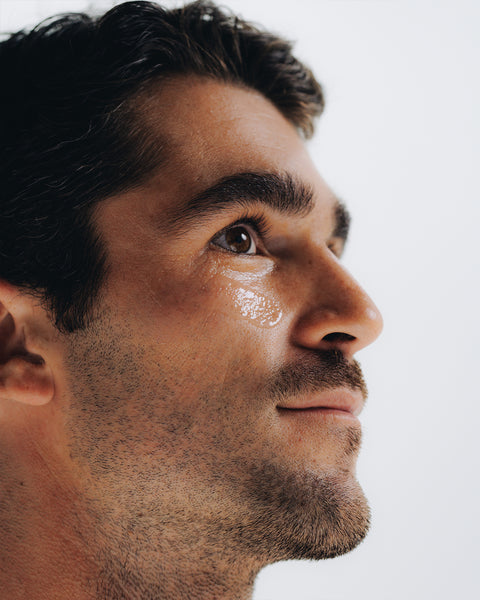 Hydrates & Strengthens the Skin Barrier